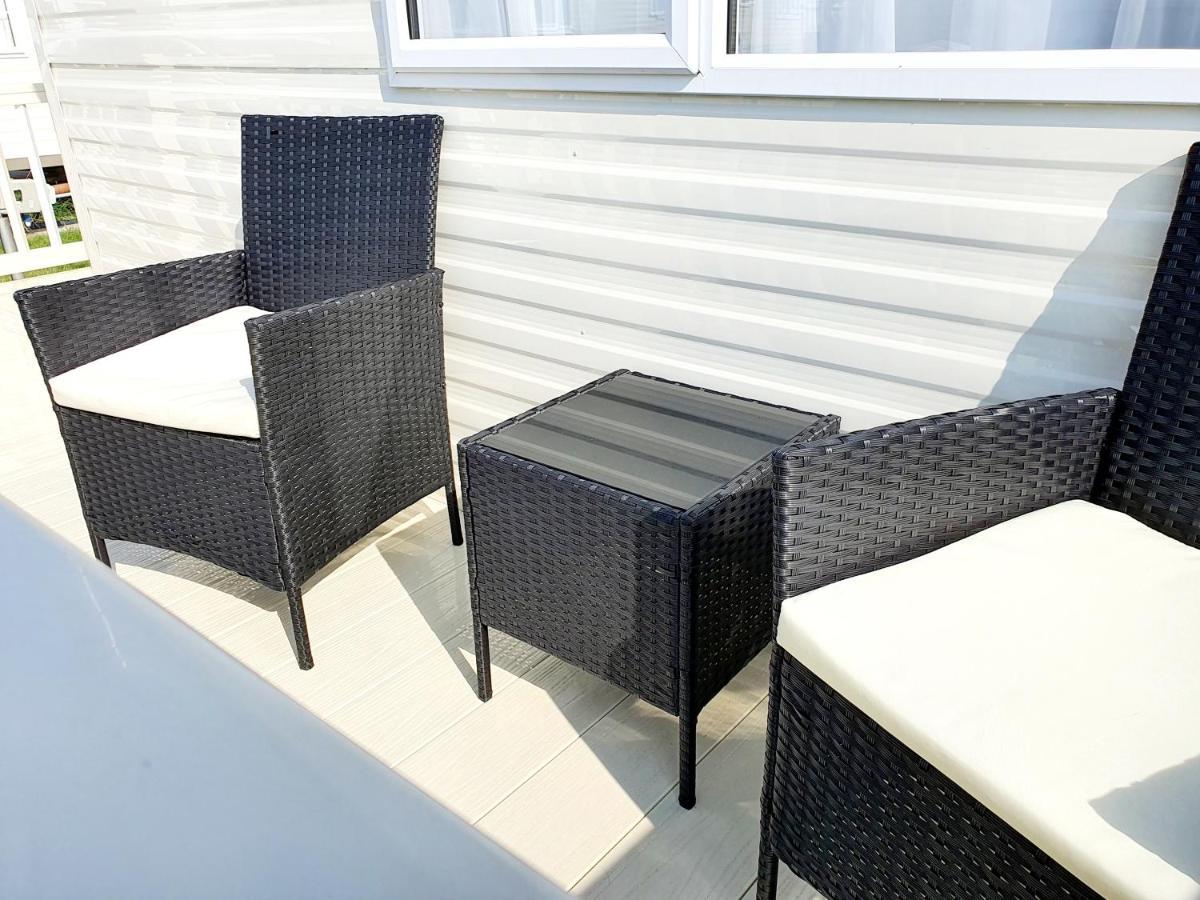 Premium Accommodation With Luxury Hot-Tub And Decking Area, Near Fantasy Island Инголдмелс Экстерьер фото