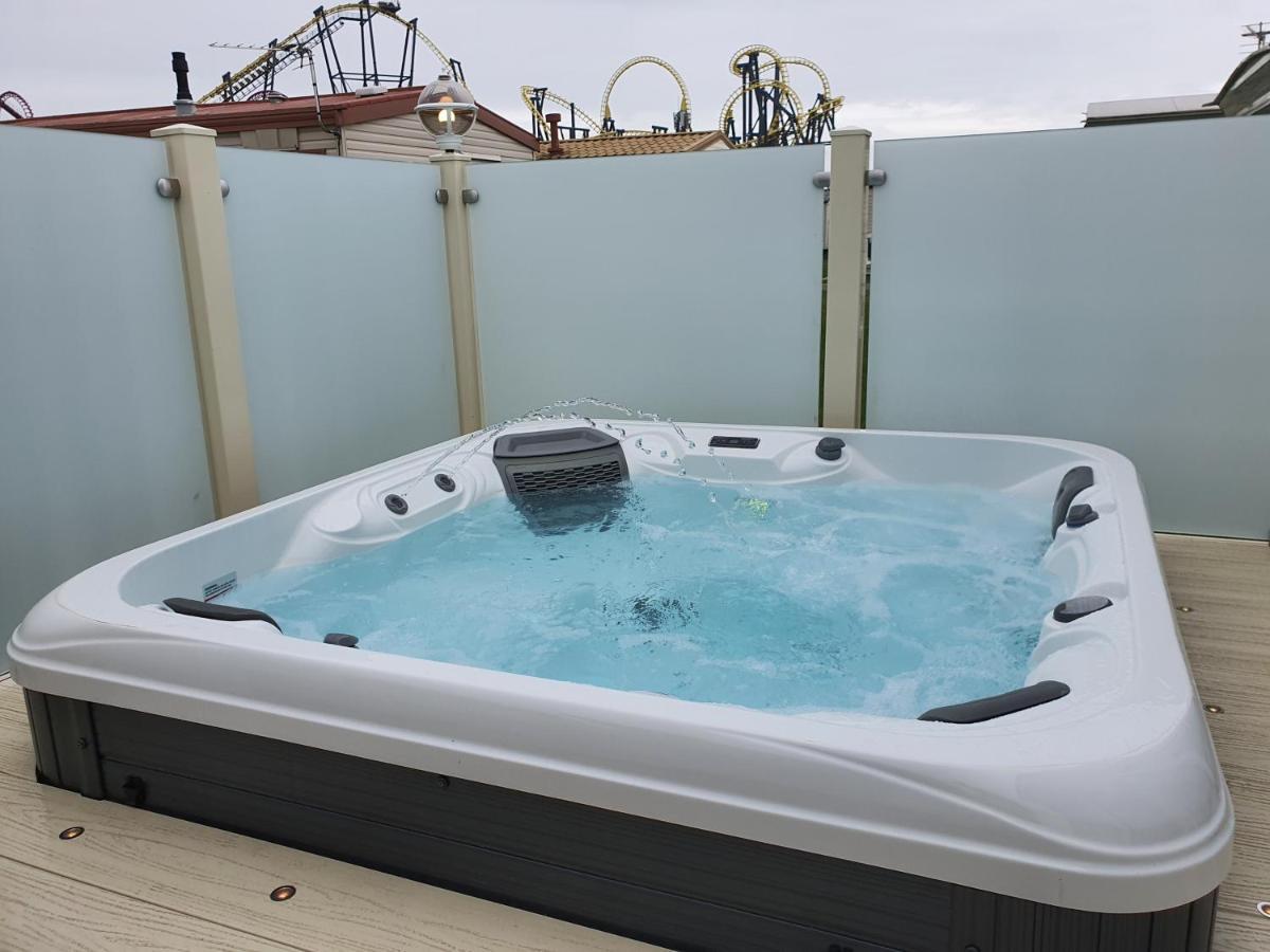 Premium Accommodation With Luxury Hot-Tub And Decking Area, Near Fantasy Island Инголдмелс Экстерьер фото
