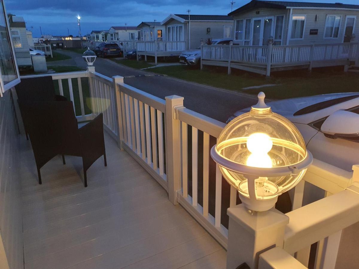 Premium Accommodation With Luxury Hot-Tub And Decking Area, Near Fantasy Island Инголдмелс Экстерьер фото